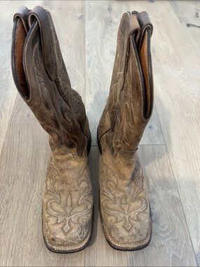 Women’s Dan Post Distressed Brown Embroidered Cowboy Boots size 7.5
